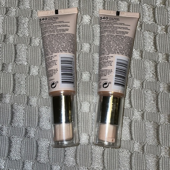 Revlon PhotoReady Candid Natural Finish Foundation - Picture 3 of 12